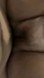 和55岁大屁股熟女大妈偷情，没想到大妈这么大年纪了逼水还那么多