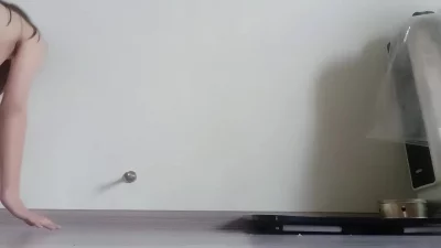调教新的小母狗全裸爬行
