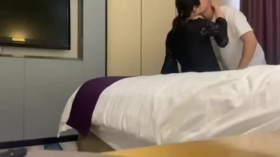 少妇背着老公偷情