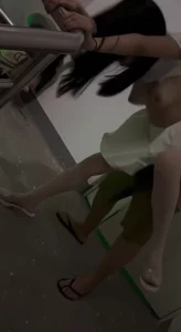 绿帽打电话看单男在门外干老婆有完整版