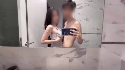 可愛的蕾絲少女